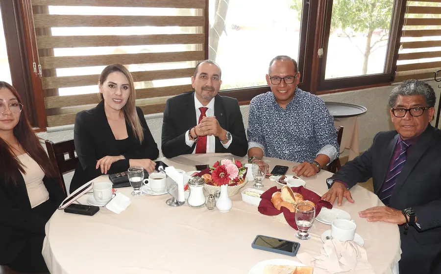 Dani Carreón, Sara Rodelo, José Silva, Eric García y Pedro Palma, integrantes de la Barra Mexicana Colegio de Abogados, Capítulo Oaxaca.