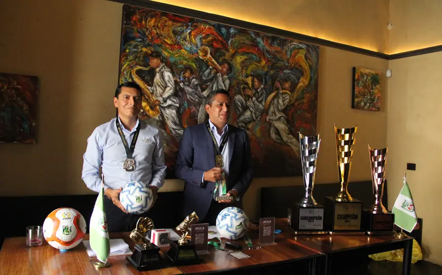 Presentaron los trofeos y medallas para la premiación
