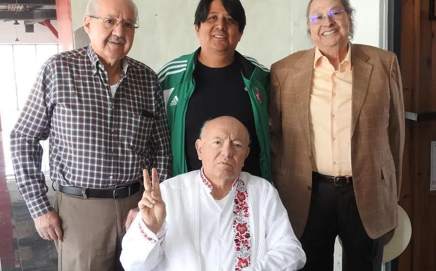 El doctor Juan Díaz Pimentel, el maestro Fernando Andriacci, el licenciado Ericel Gómez Nucamendi y el licenciado David Rogelio Colmenares Páramo se reunieron para compartir un desayuno y una buena charla.