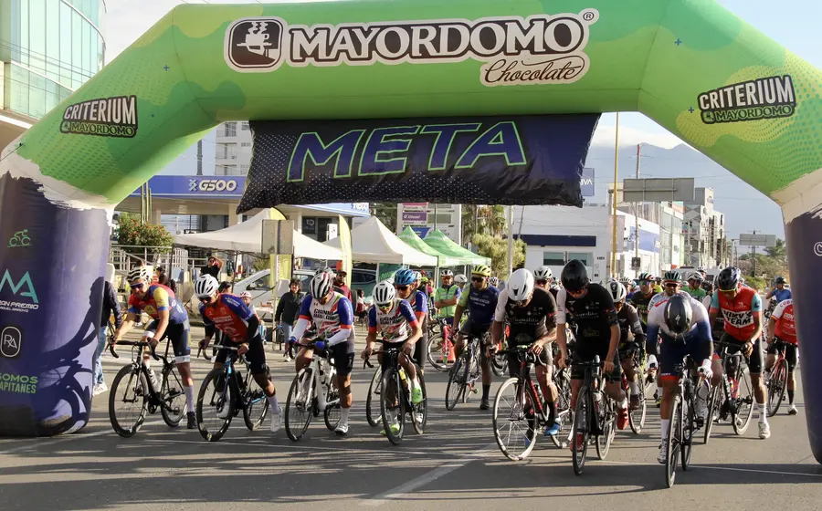 Más de 70 ciclistas tomaron la salida.