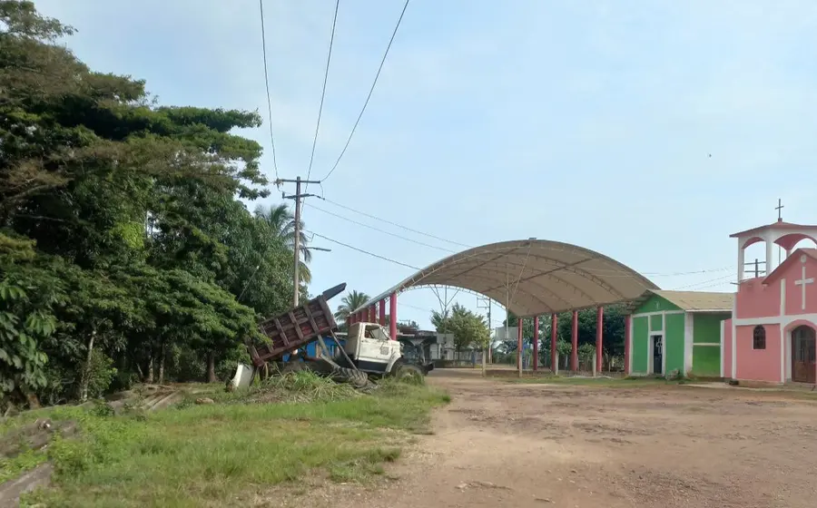 Urgente en San Juan Mazatlán Mixe: comunidad sitiada y sin servicios.