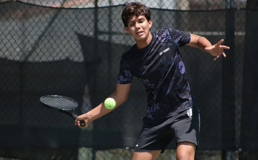Luis Fernando González, campeón de la 16-18 años varonil. 