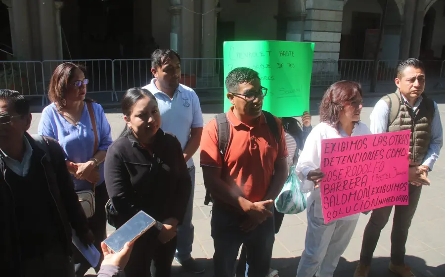 Se manifiestan en el Zócalo.