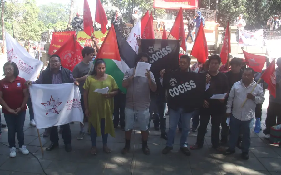 Otra organización se manifestó en el Zócalo.