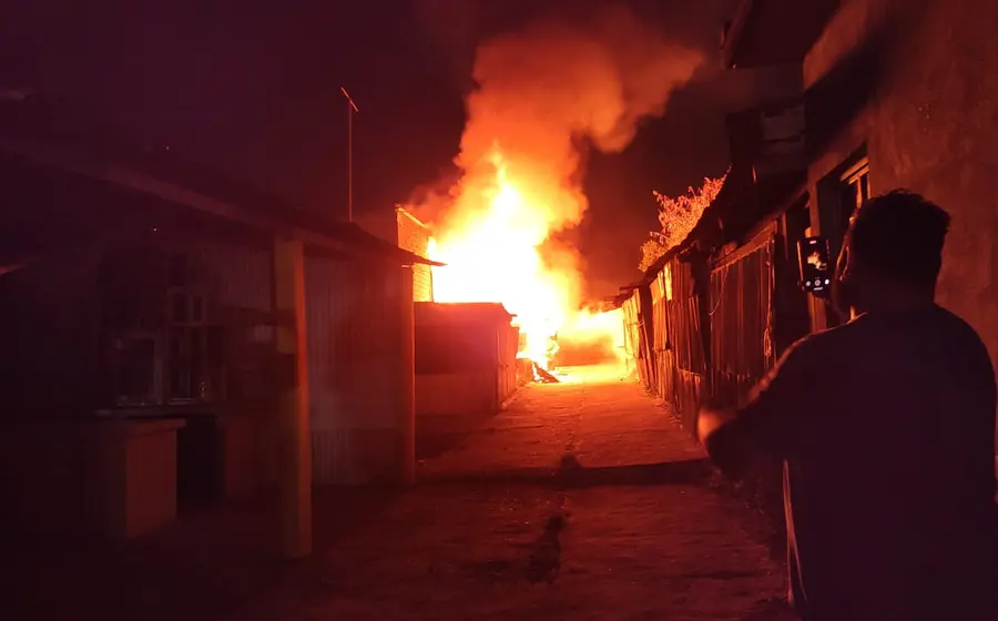 Voraz incendio deja pérdidas en mercado de la colonia Guardado.