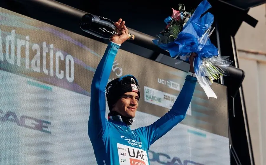 Isaac del Toro vuelve a la cima de la clasificación general tras un cierre espectacular en la etapa 5.