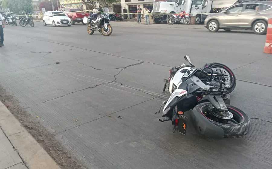  Daniel R.A., de 17 años de edad, falleció al ir en moto.