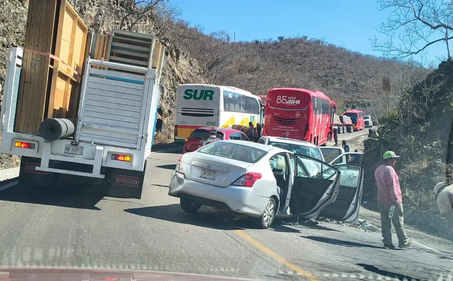 Docente fallece en hospital tras brutal colisión vehicular.
