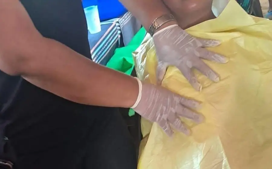 Niño de 11 años recibe atención tras picadura de medusa en Huatulco.