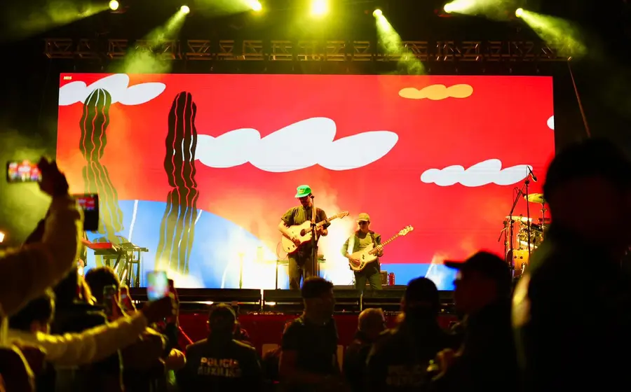 Caloncho y su fusión tropical arrasan en concierto gratuito en Oaxaca.