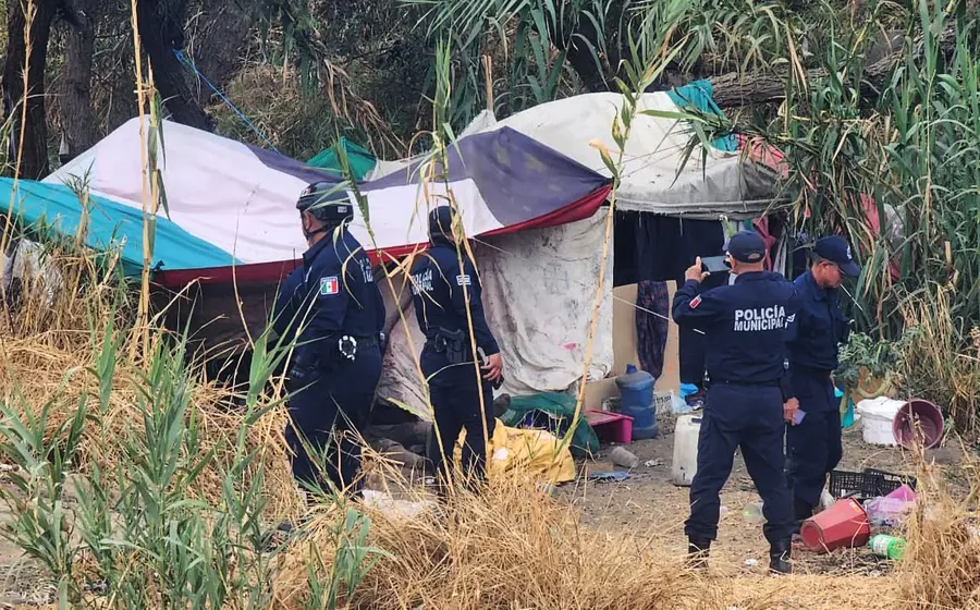 Escena del crimen donde un hombre en condición de calle fue presuntamente asesinado por sus compañeros de parranda.