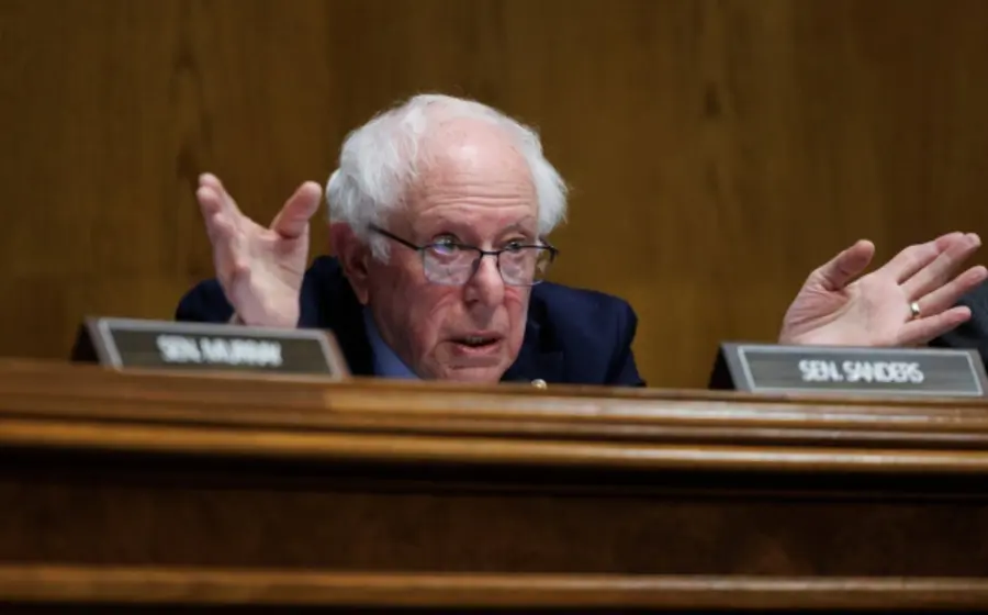 El senador de Estados Unidos, Bernie Sanders, quien señaló que la ofensiva contra Irán es una acción ilegal, premeditada e inconstitucional.