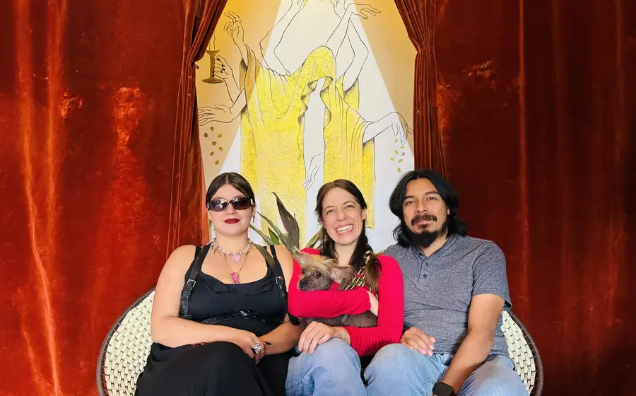 Alejandra Sic, Sol Ochoa y Jakob Aguilar, parte del equipo de Candelaria, el nuevo refugio para las artes escénicas en la ciudad de Oaxaca.