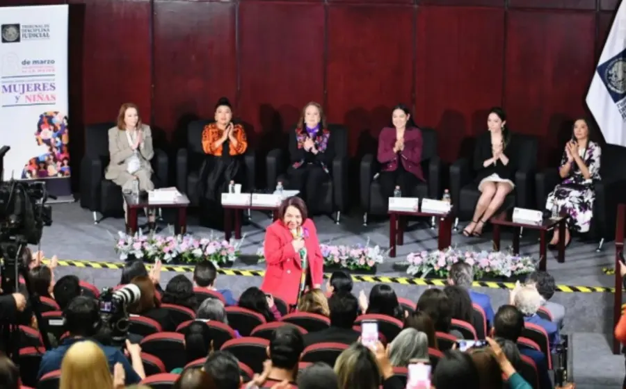Celia Maya durante su intervención donde llamó a reforzar la perspectiva de género en la justicia para saldar deudas con mujeres indígenas.