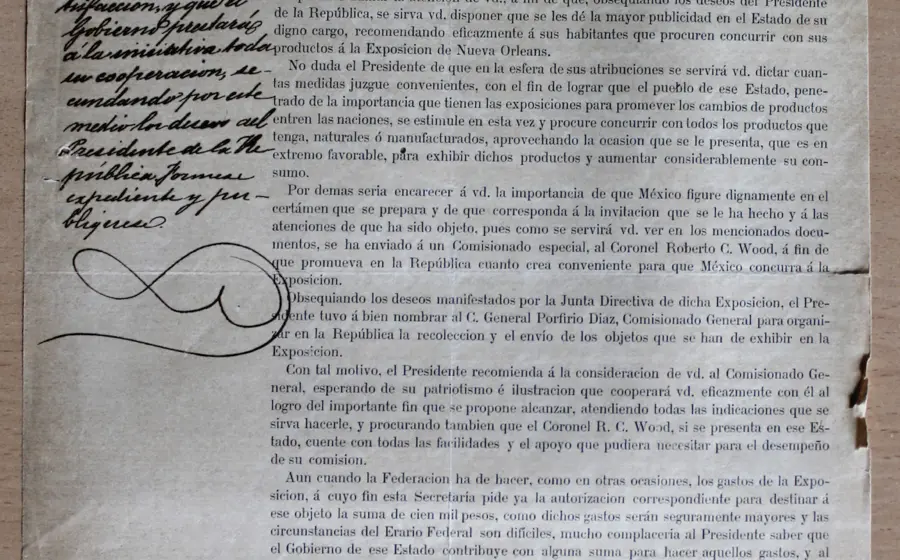 Documento histórico que funge como comunicado oficial sobre la participación de México en la Exposición Universal de Nueva Orleans en 1884.