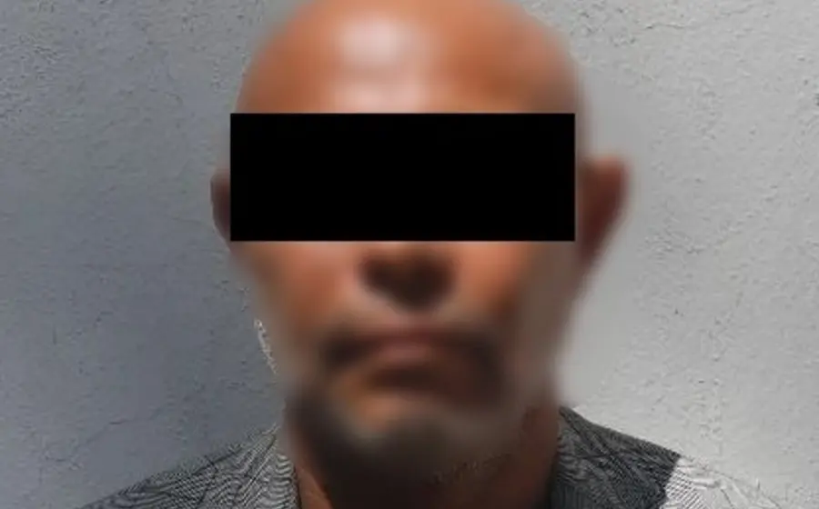 Un hombre es detenido y puesto a disposición de las autoridades por conducir un vehículo que contaba con reporte de robo.