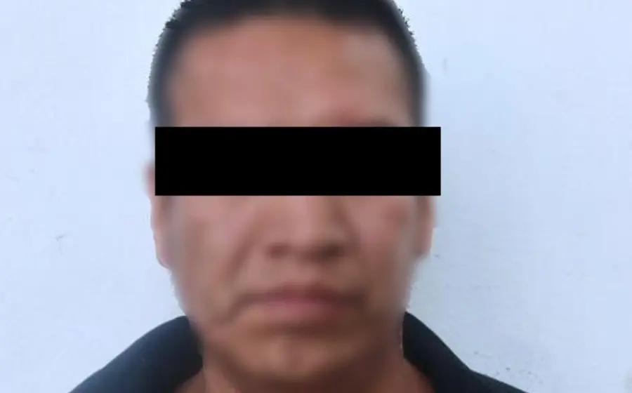 Fotografía de J. A. G. G. al momento de ser detenido por autoridades en la exestación del ferrocarril, tras una presunta agresión con cuchillo.