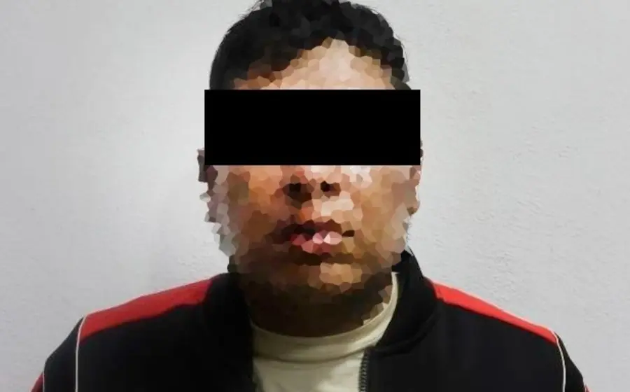Un hombre es detenido y presentado ante el Ministerio Público después de ser sorprendido intentando romper el cristal de un automóvil en el centro.
