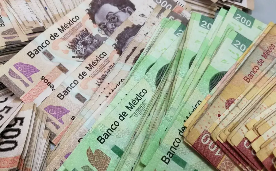 Imagen sobre las finanzas públicas de México, donde los ingresos sumaron 814 mil mdp mientras la deuda pública alcanzó 18.6 billones de pesos.