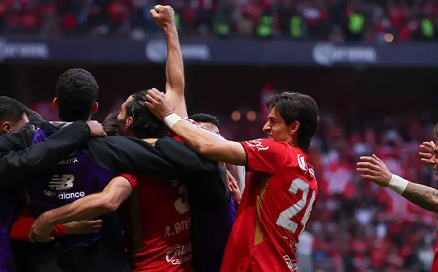 Los Diablos Rojos del Toluca, único equipo invicto del torneo, se posicionan como sublíderes de la tabla general del fútbol mexicano.