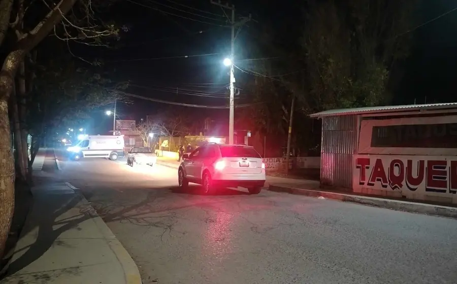 Escena del crimen cerca de la unidad deportiva en Miahuatlán, lugar donde fue ejecutado el primo del presidente municipal.