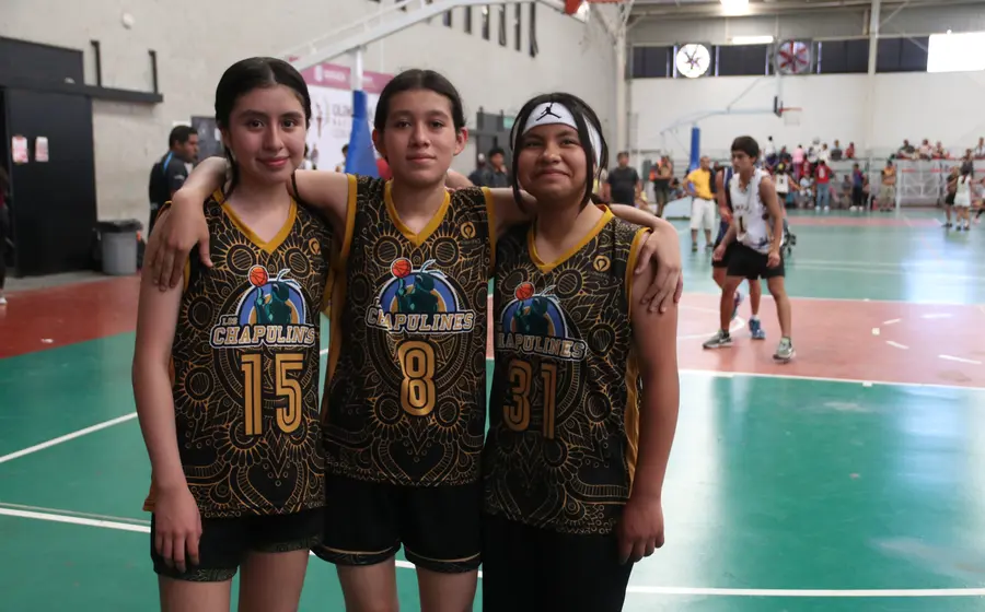 El equipo femenil del Club Chapulines durante su participación en el torneo Estatal de basquetbol en la modalidad 3x3.