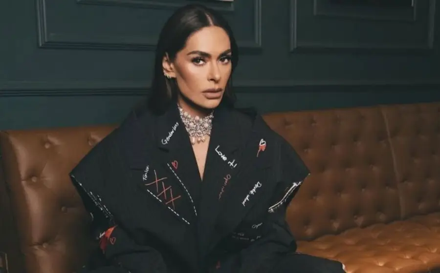 La conductora de televisión Galilea Montijo, quien confesó haber mantenido relaciones sentimentales con hombres narcisistas, revelando así el lado oscuro de sus romances.