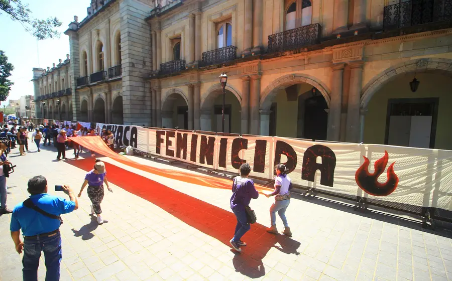 El Gobierno de México reafirma su compromiso con las movilizaciones pacíficas del 8M, pidiendo no criminalizar la protesta y garantizando la libertad de expresión.