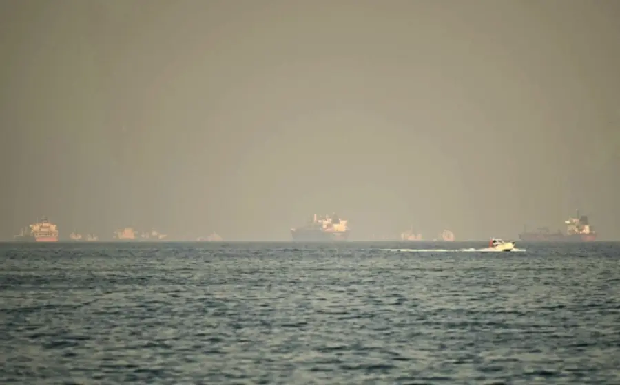 Una vista del Estrecho de Ormuz, la principal ruta de exportación petrolera mundial, en el contexto de su cierre por la Guardia Revolucionaria de Irán.