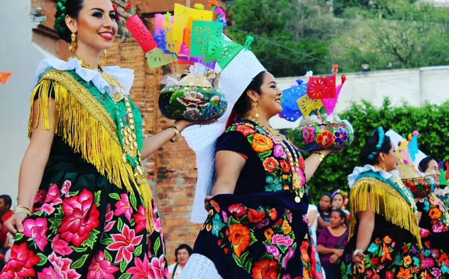 La celebración Guendaliza'a en Tehuantepec, un evento cultural que conmemora la histórica rebelión indígena de 1660 en la región del Istmo.