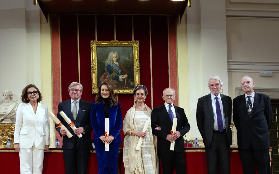 Grupo de galardonados posa durante la 11ª edición de los Premios Internacionales de Mecenazgo de la Fundación Callia, celebrada en Madrid, España.