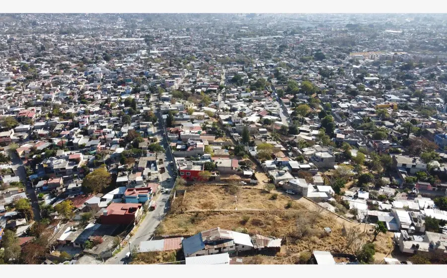 Fachada de la vivienda en San Martín Mexicápam donde las autoridades realizan las indagatorias por un feminicidio ocurrido el 25 de marzo.