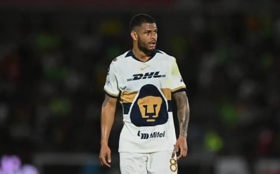 El futbolista José Caicedo, quien deja al equipo de Pumas para continuar su carrera en el futbol de los Estados Unidos.