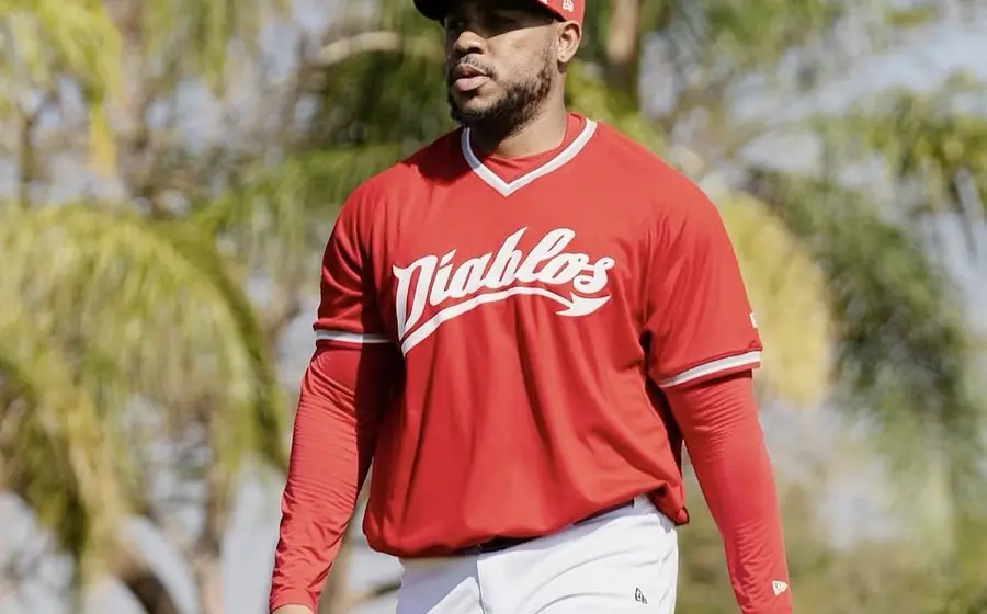 El beisbolista Maikel Franco, nuevo refuerzo escarlata de los Diablos, durante el entrenamiento de pretemporada del equipo en la ciudad de Oaxaca.