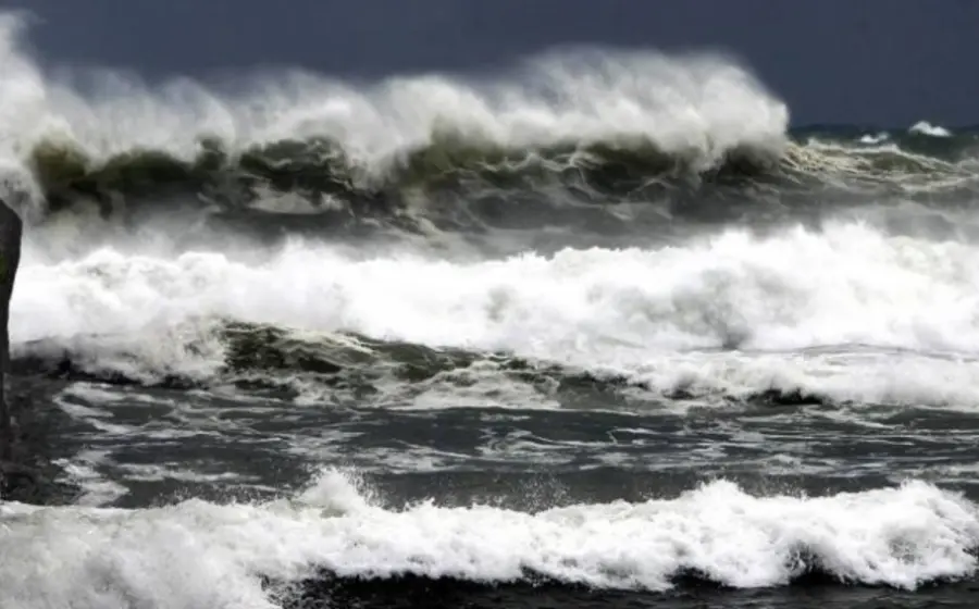 Protección Civil advierte: mar de fondo amenaza bañistas y embarcaciones pequeñas.
