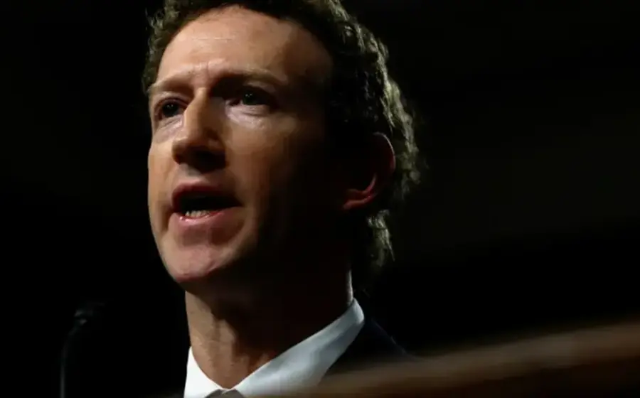 Mark Zuckerberg, CEO de Meta, fotografiado en relación con la alerta de privacidad generada por los lentes inteligentes de su compañía.