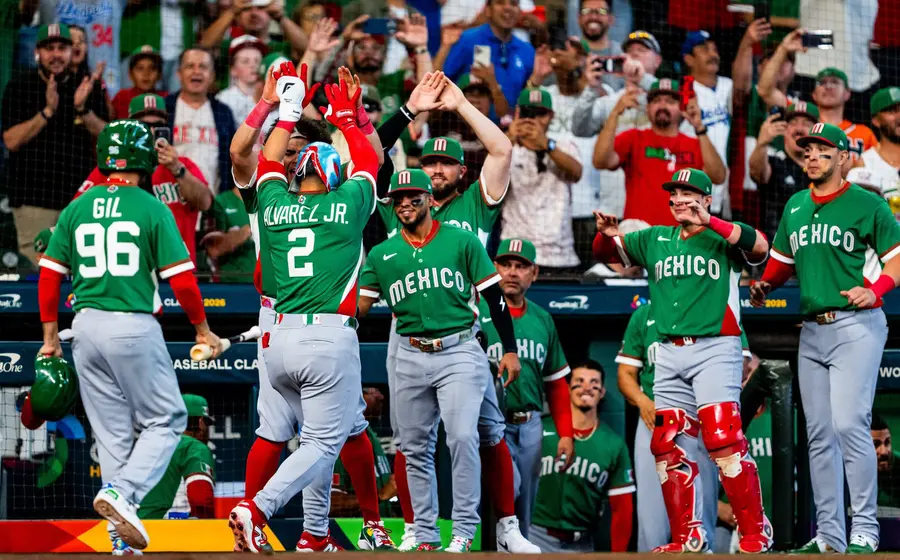 Momento de la contundente victoria de México sobre Brasil, obtenida por knockout en un emocionante encuentro deportivo entre ambas naciones.