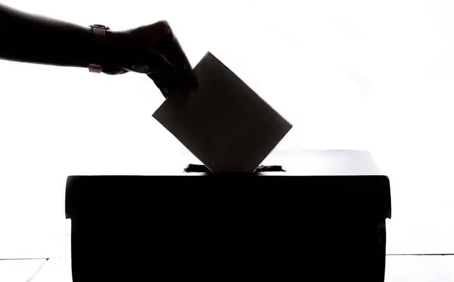 Infografía que resume los puntos clave de la propuesta de Reforma Electoral, enfocada en el control y las nuevas reglas de financiamiento para campañas.
