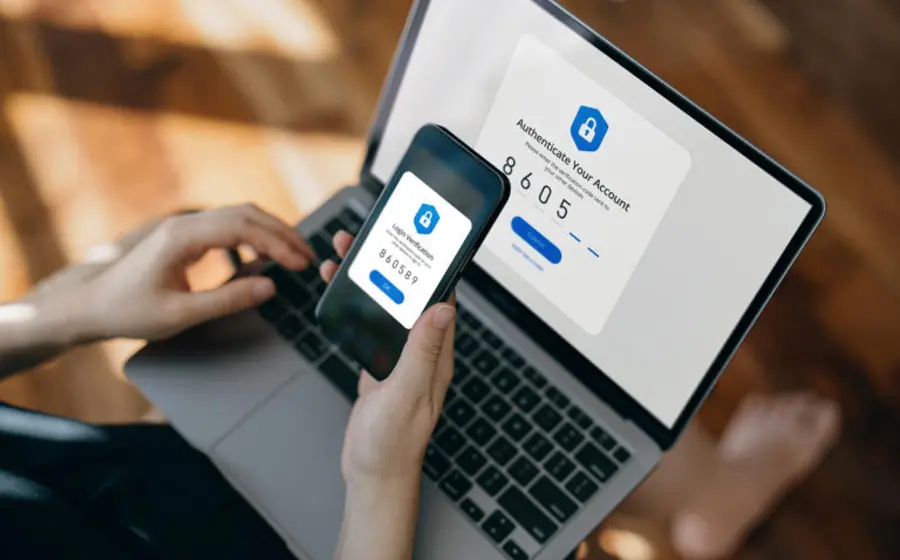 Ilustración conceptual que muestra cómo la reutilización de contraseñas en diferentes sitios web aumenta el peligro de ser víctima de robo de cuentas.