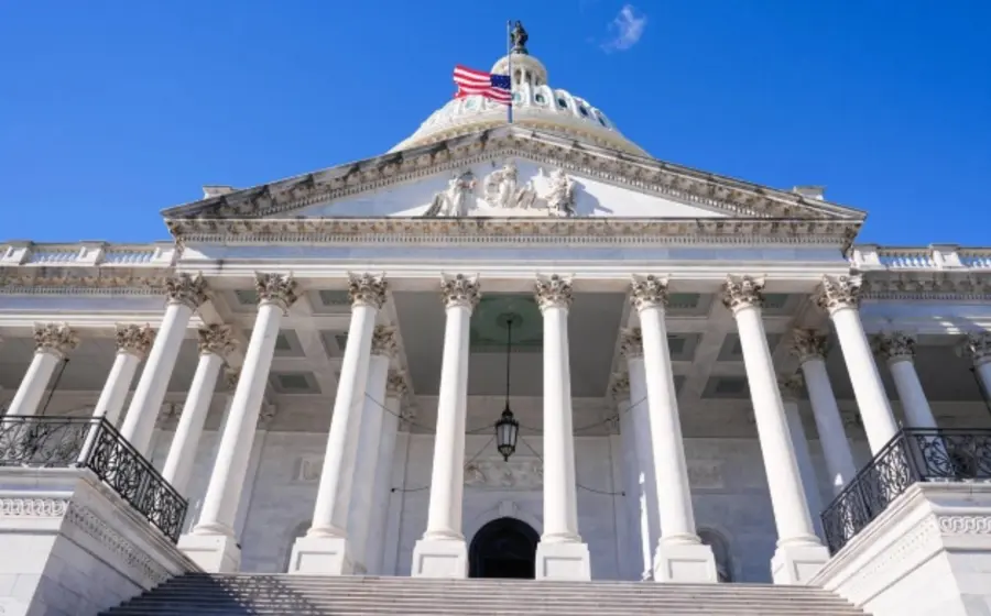 El Capitolio de Estados Unidos, donde el Senado aprobó con 52 votos a favor la ofensiva militar estadounidense en Irán.