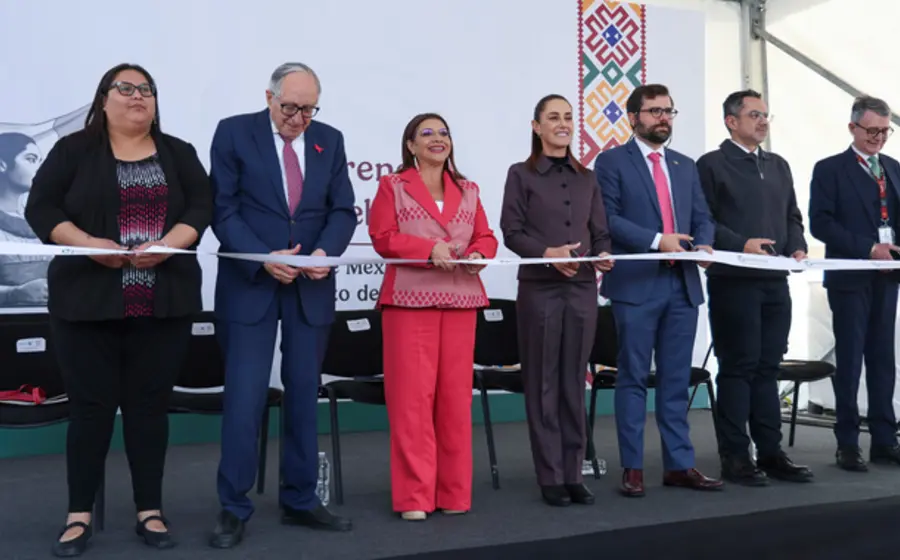 Claudia Sheinbaum durante la inauguración del nuevo Hospital Oncológico para la Mujer en la CDMX, que implementará un modelo de atención integral contra el cáncer de mama.
