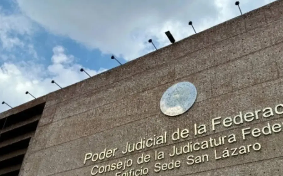 Imagen conceptual de la justicia sobre la suspensión de un juez investigado por liberar cuentas por un adeudo de 320 millones de pesos.