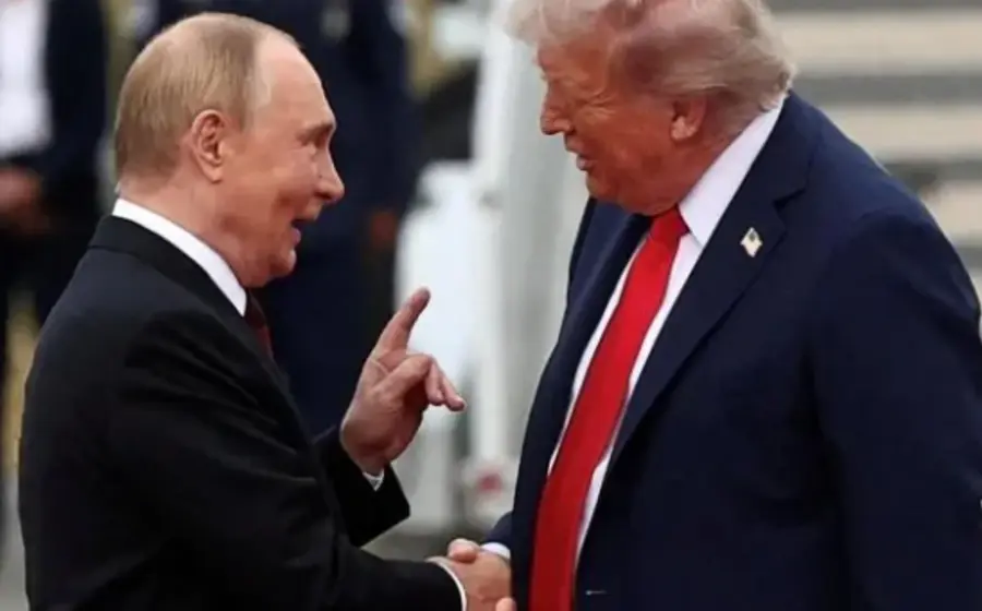 El presidente ruso Vladimir Putin y su homólogo Donald Trump durante su conversación sobre la solución diplomática al conflicto con Irán y Ucrania.