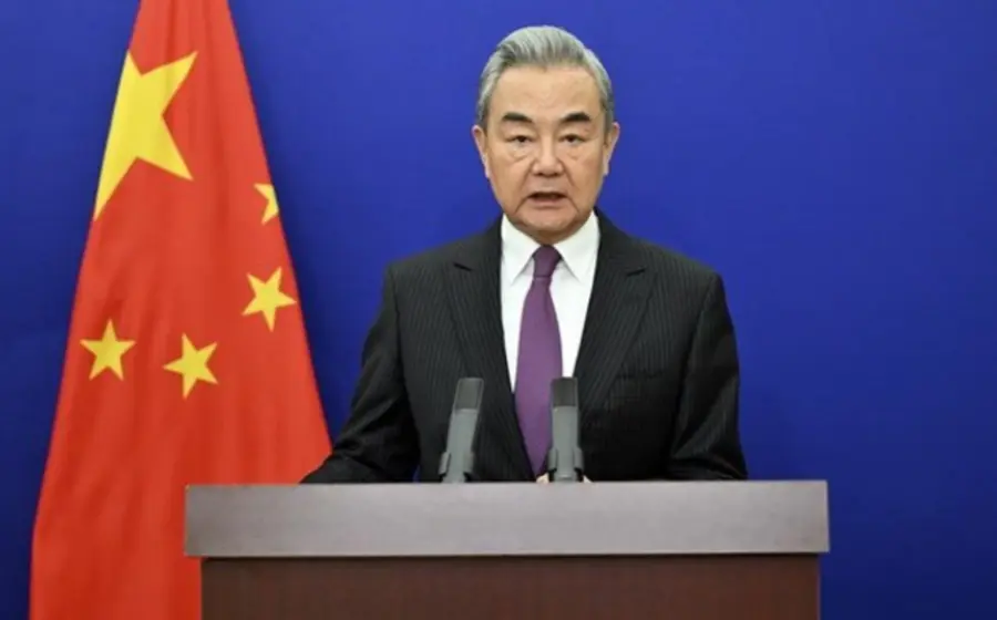 El canciller de China, Wang Yi, durante una declaración en la que exige respeto a la soberanía de Irán y pide retomar el diálogo.