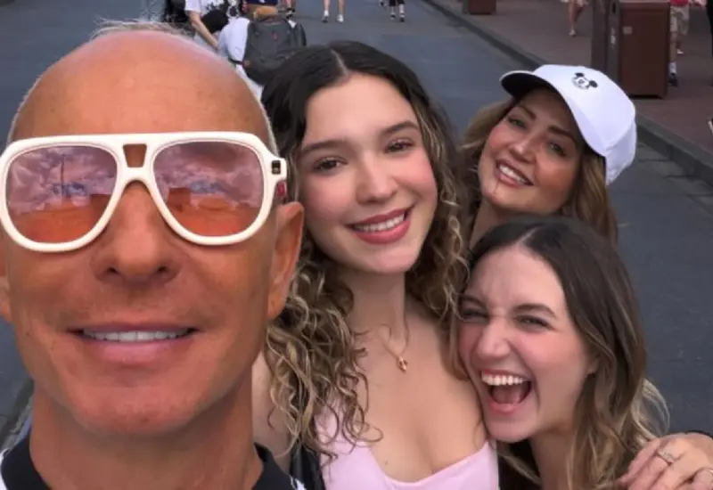 Erick Rubín y Andrea Legarreta fueron captados con sus hijas en Walt Disney World. 