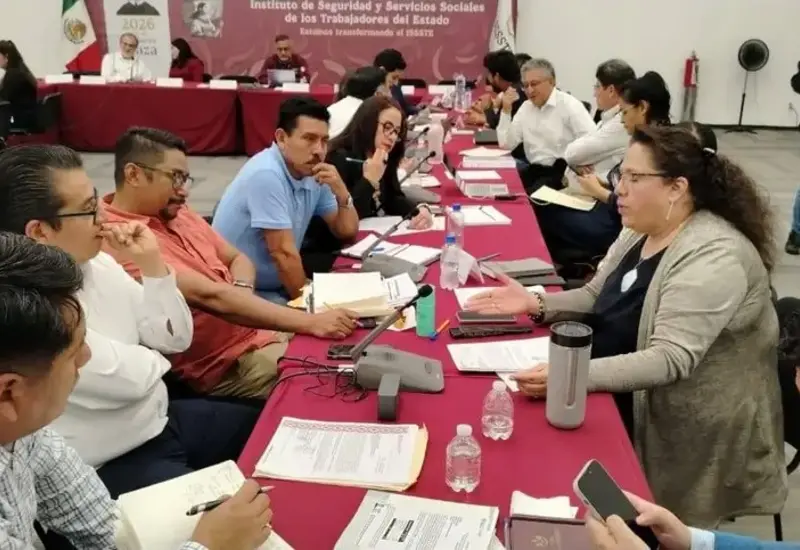Maestros ponen lupa al ISSSTE: reclaman incumplimiento de acuerdos.