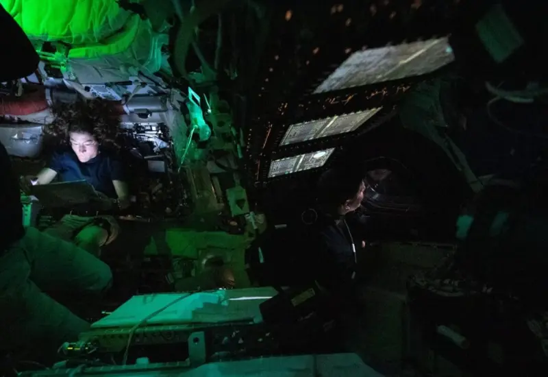 Misión cumplida: astronautas amerizan con éxito después de 10 días en el espacio.