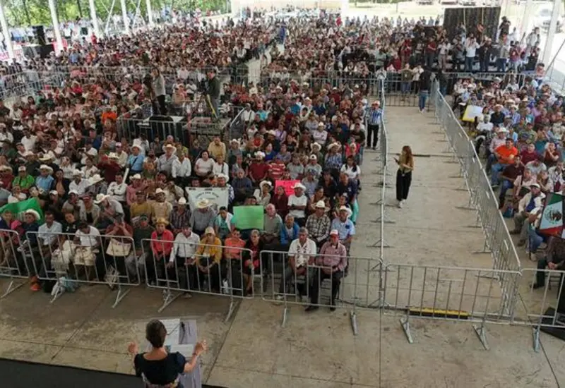 La Mandataria anunció la contratación de más médicos especialistas.