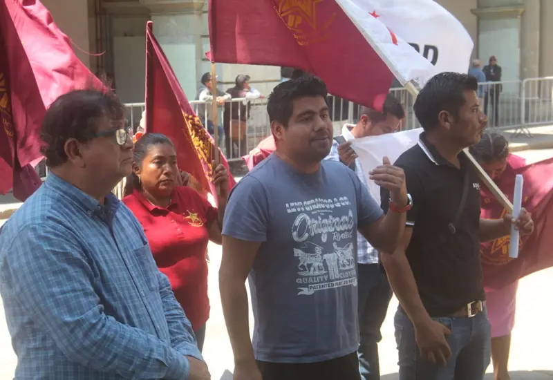 Pueblos indígenas elevan presión: exigen respeto a usos y costumbres y entrega de recursos.