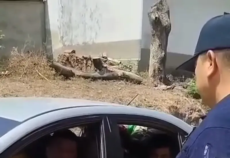 Una familia pagó 500 pesos para poder abandonar la comunidad
